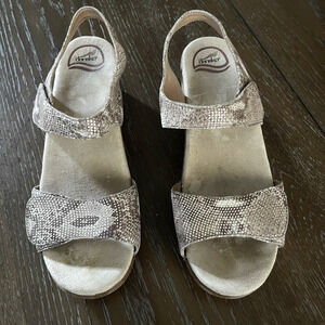 Dansko Sonnet Sandals Women Size 41 US 10.5 Gold Metallic Faux Snakeskin Leather